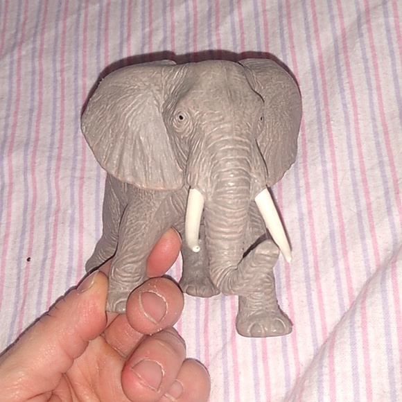 🐘 Elephant Toy 🐘 - Picture 2 of 3